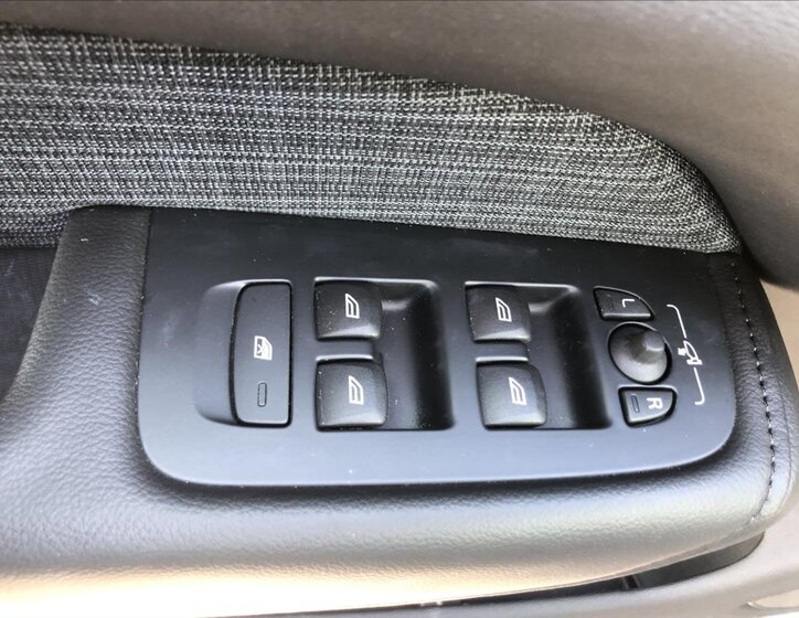 Volvo XC60 SUV / Terénní 2,0 l 145 kw