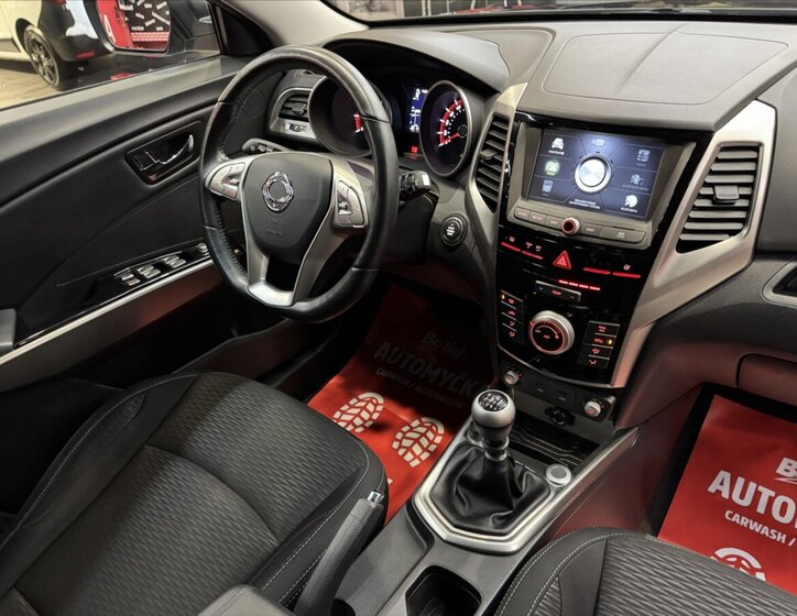 SsangYong Tivoli SUV 1,6 l 94 kw