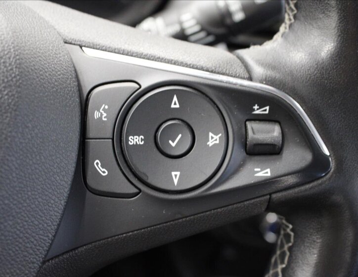 Opel Crossland X SUV / Terénní 1,2 l 61 kw