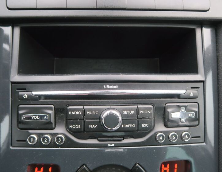 Peugeot 5008 MPV 2,0 l 120 kw