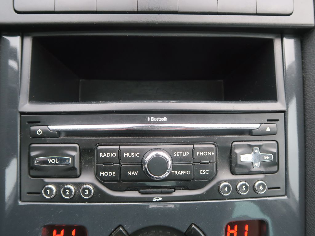 Peugeot 5008 MPV 2,0 l 120 kw