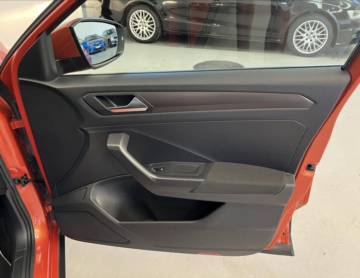 Volkswagen T-Roc SUV 1,5 l 110 kw