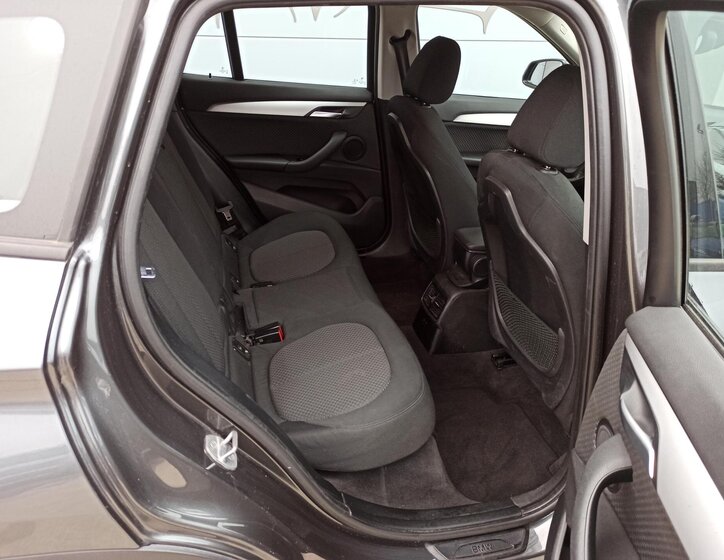 BMW X1 13