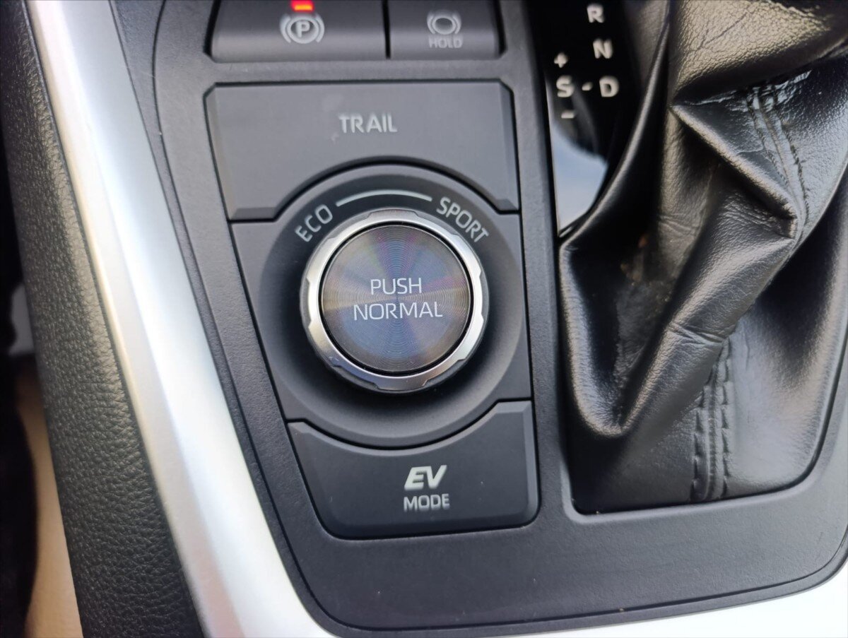 Toyota RAV4 SUV 2,5 l 131 kw