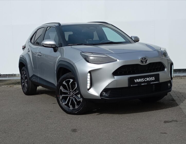 Toyota Yaris Cross CUV / Crossover 1,5 l 68 kw