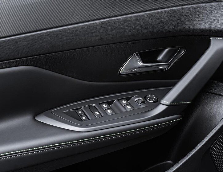 Peugeot 408 Liftback 1,6 l 132 kw