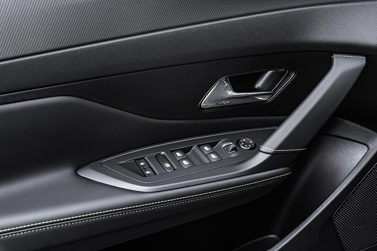 Peugeot 408 Liftback 1,6 l 132 kw