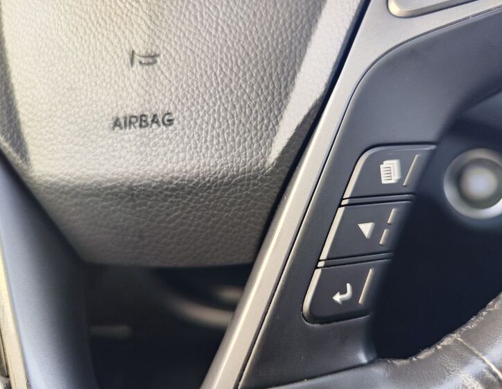 Hyundai Grand Santa Fe 36