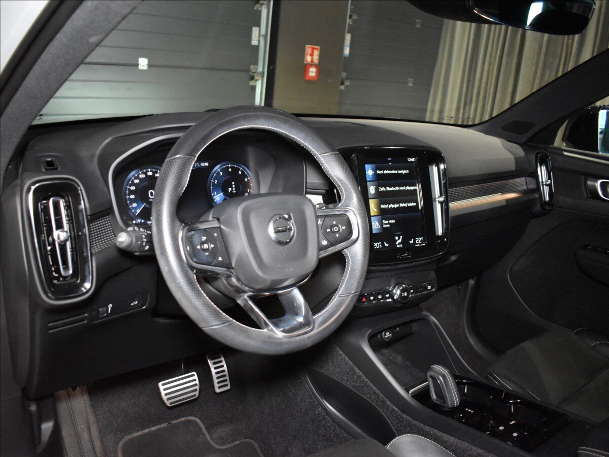 Volvo XC40 SUV / Terénní 2,0 l 145 kw