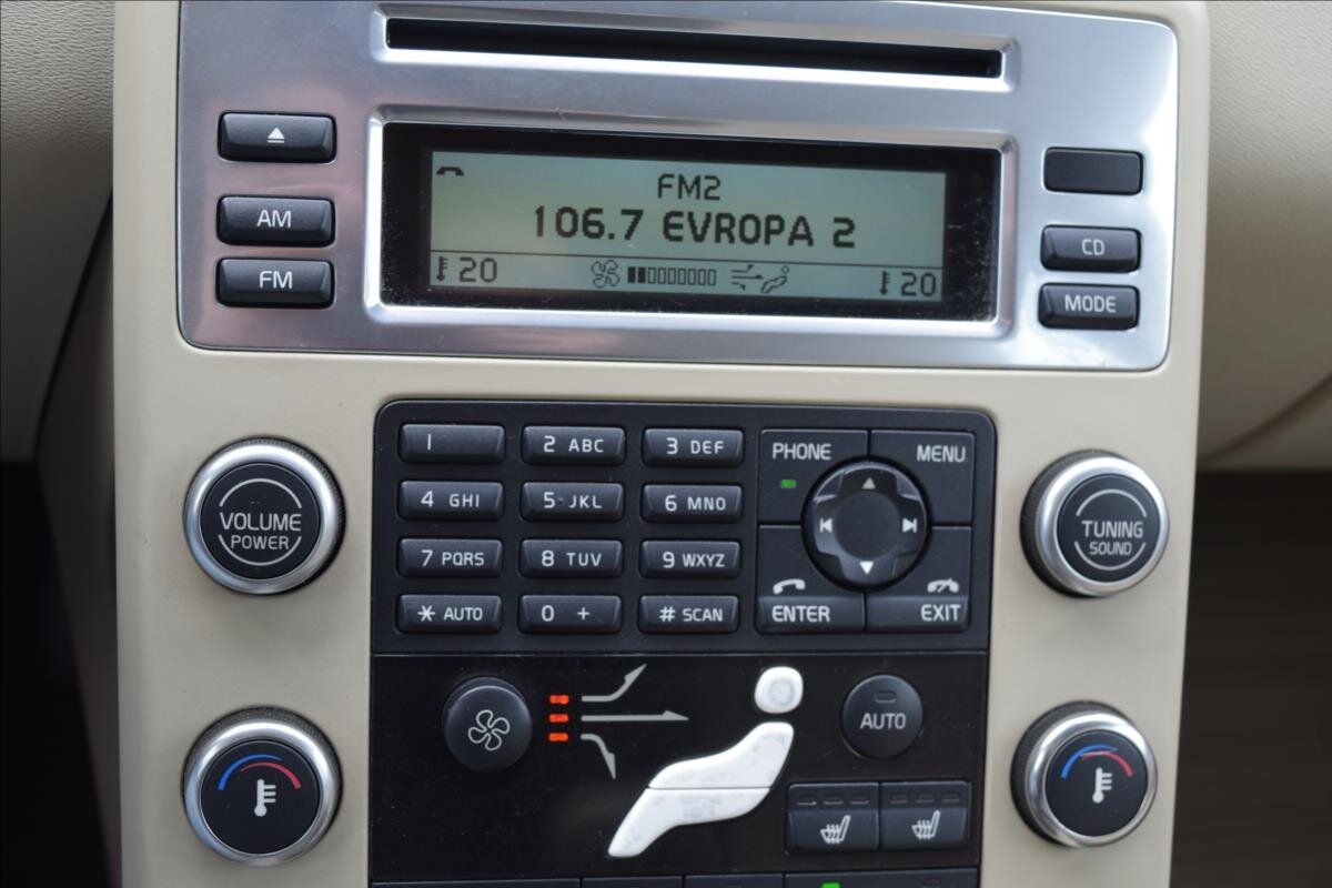 Volvo XC70 Kombi 2,4 l 120 kw