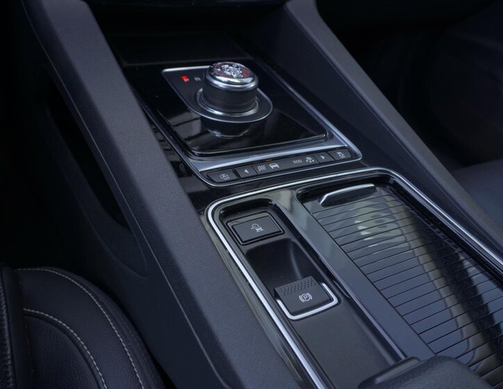 Jaguar F-Pace SUV / Terénní 2,0 l 184 kw