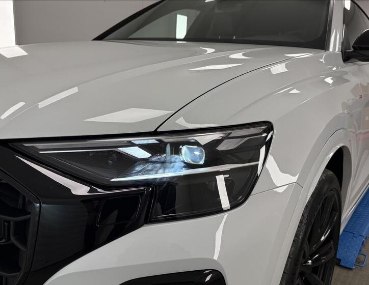 Audi Q8 40