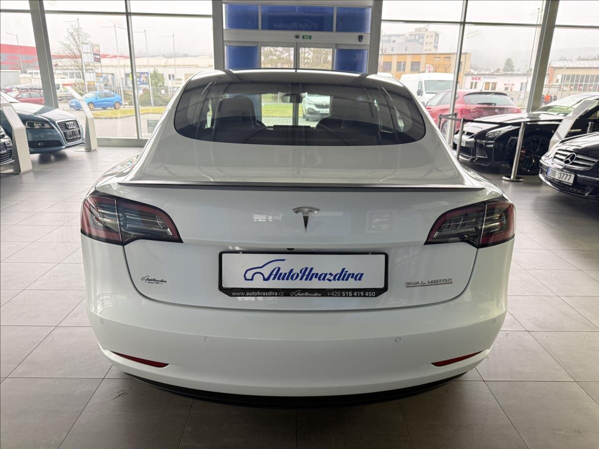 Tesla Model 3 Sedan / Limuzína 0,0 377 kw