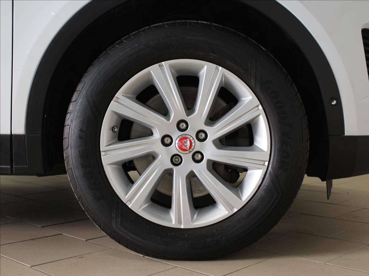 Jaguar E-Pace SUV / Terénní 2,0 l 183 kw