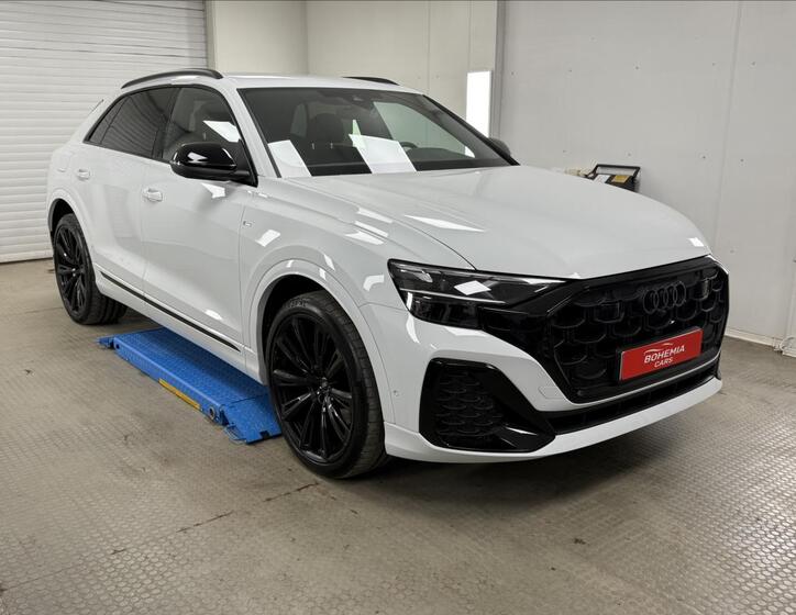 Audi Q8 1