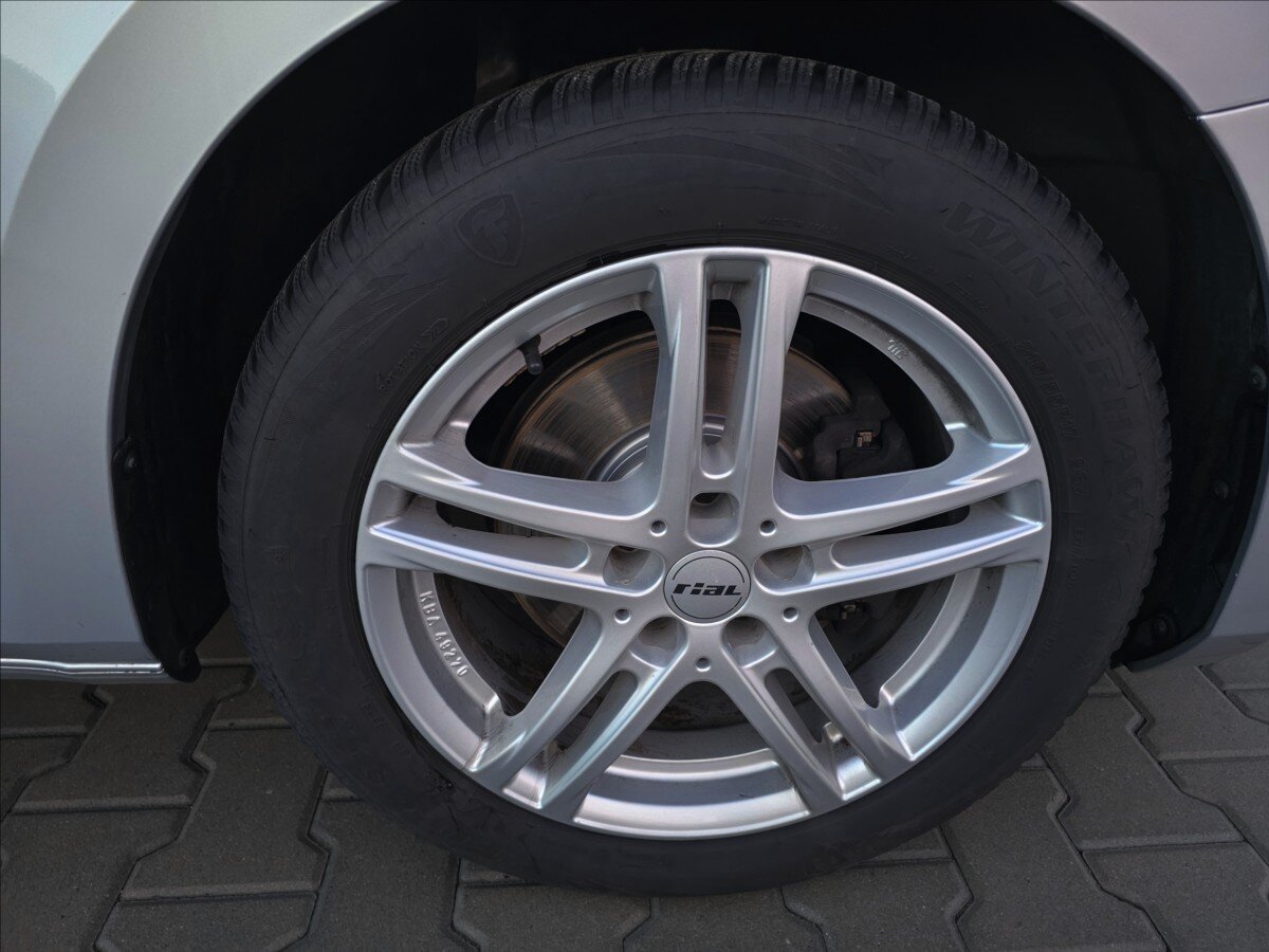 Škoda Superb Kombi 2,0 l 110 kw