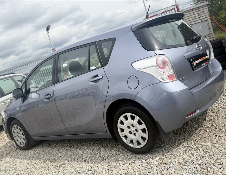 Toyota Verso Kombi 2,0 l 93 kw