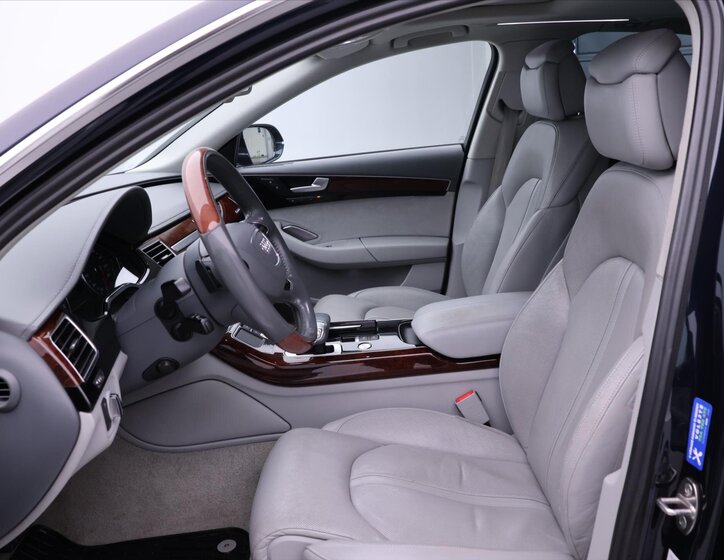Audi A8 Sedan / Limuzína 4,2 l 273 kw