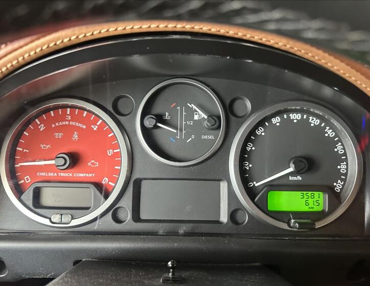 Land Rover Defender 36