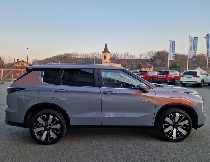 Mitsubishi Outlander SUV / Terénní 2,4 l 225 kw