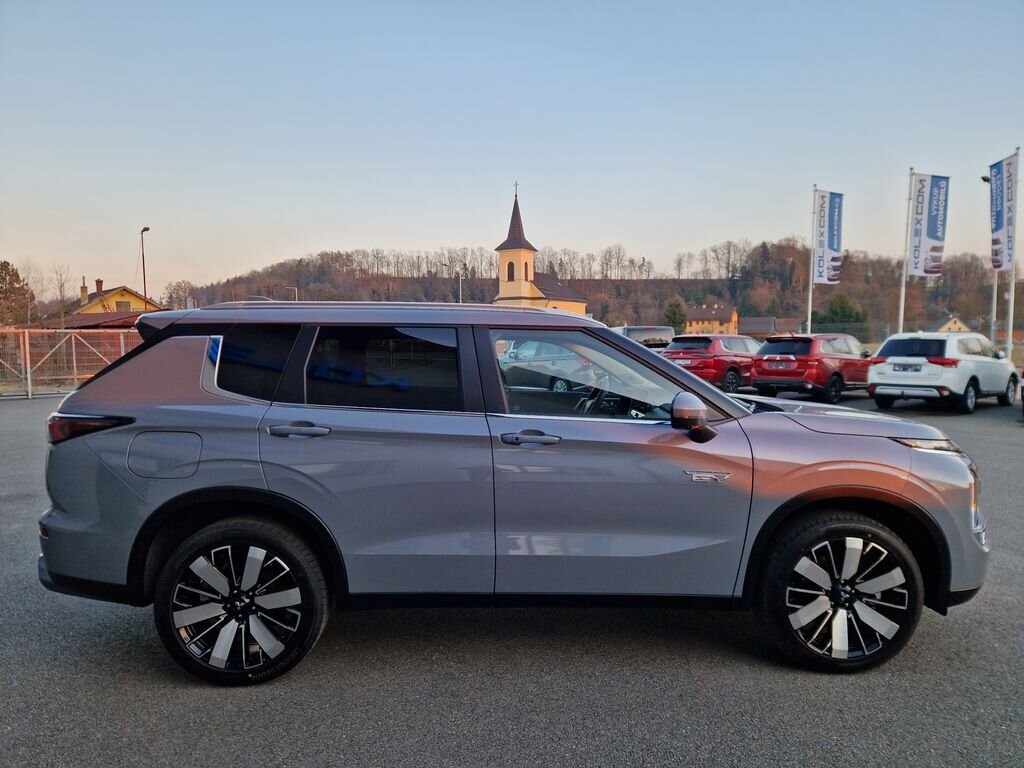 Mitsubishi Outlander SUV / Terénní 2,4 l 225 kw