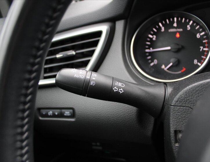 Nissan Qashqai SUV 1,2 l 85 kw