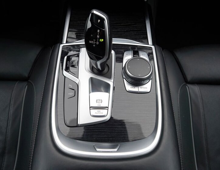 BMW Řada 7 Sedan 3,0 l 210 kw