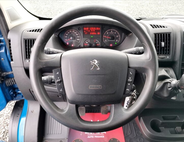 Peugeot Boxer Valník 2,2 l 121 kw