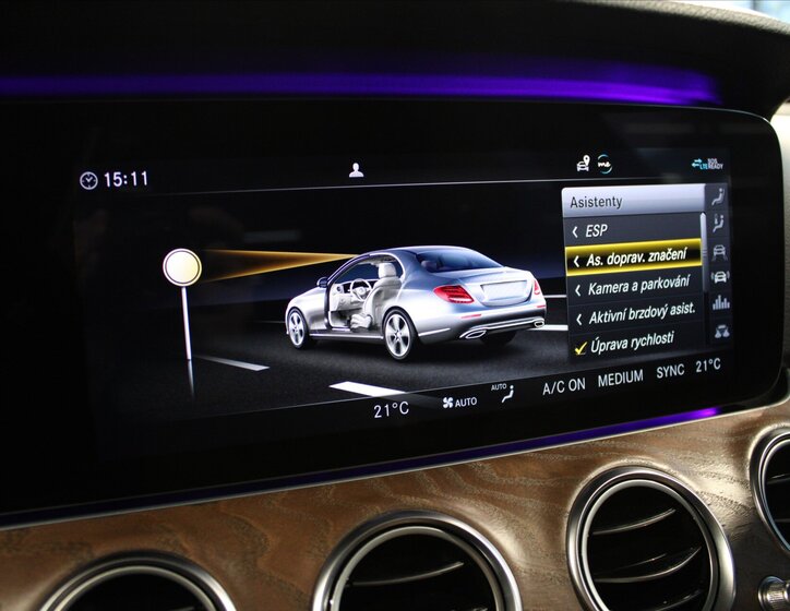 Mercedes-Benz Třídy E Sedan / Limuzína 1,6 l 118 kw