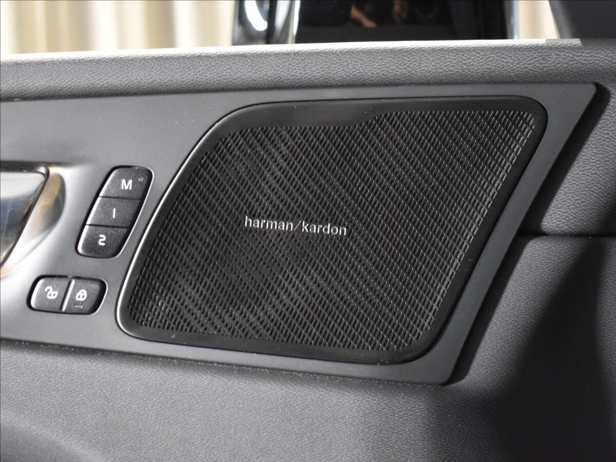 Volvo XC60 SUV / Terénní 2,0 l 184 kw