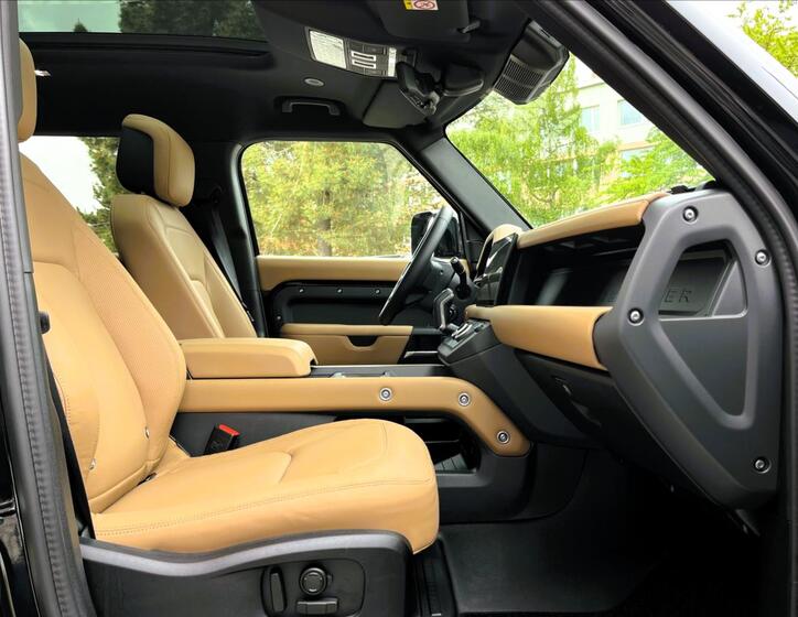 Land Rover Defender 33