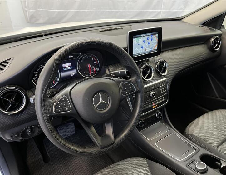Mercedes-Benz GLA 9