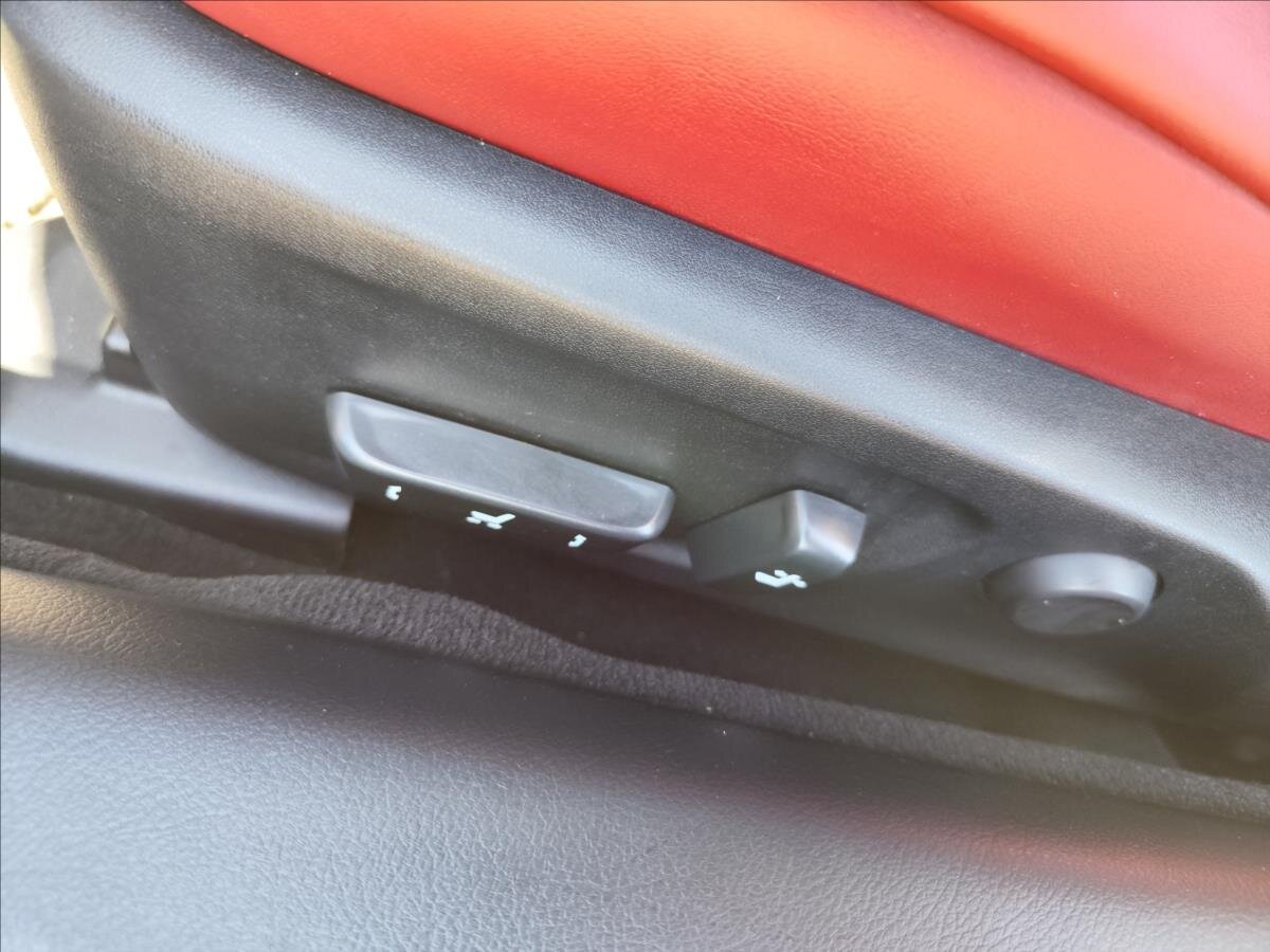 Lexus RC 300h Kupé 2,5 l 133 kw