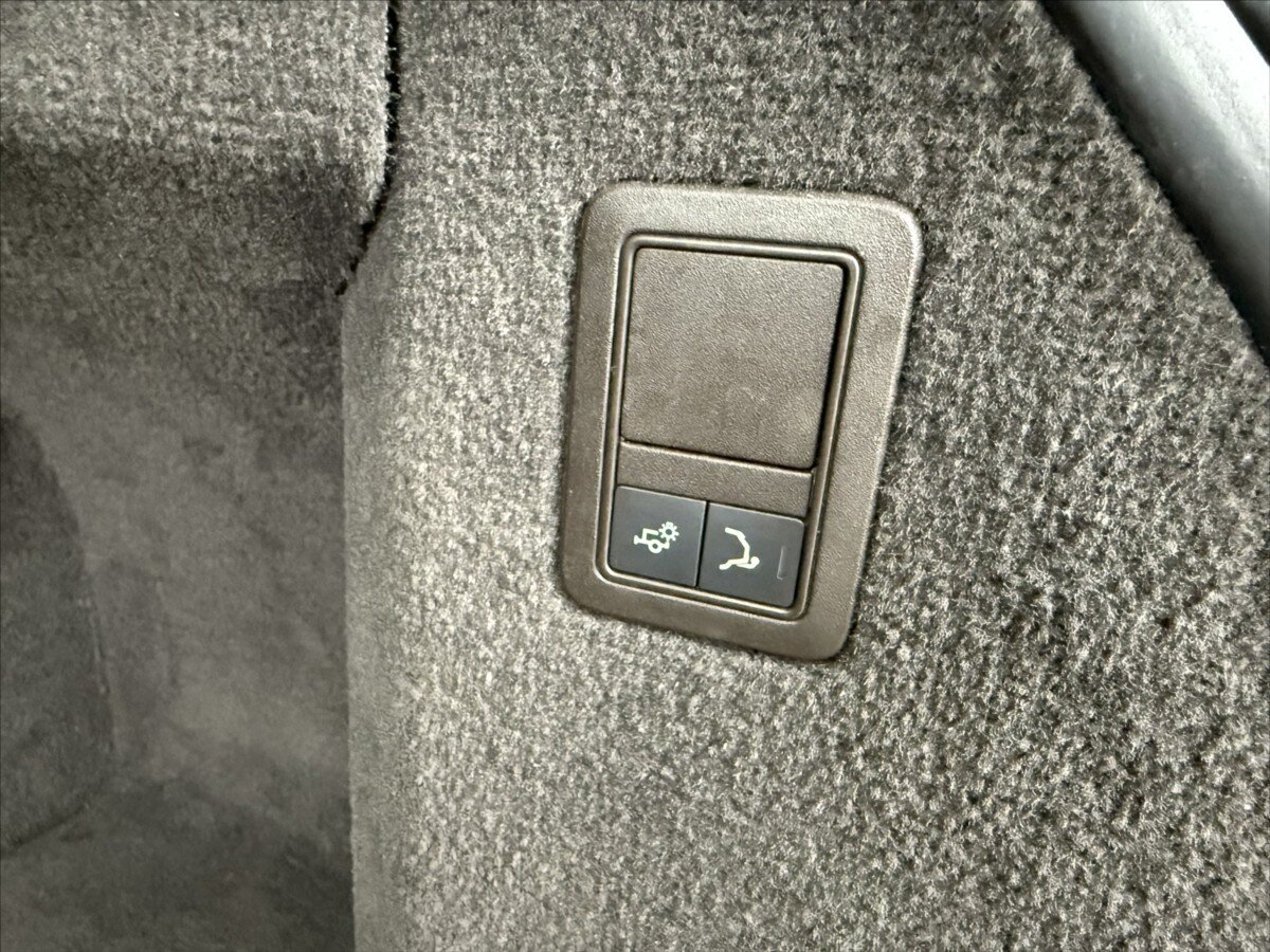 Land Rover Range Rover Sport SUV 4,4 l 250 kw