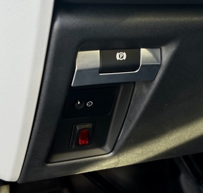 Land Rover Defender 26