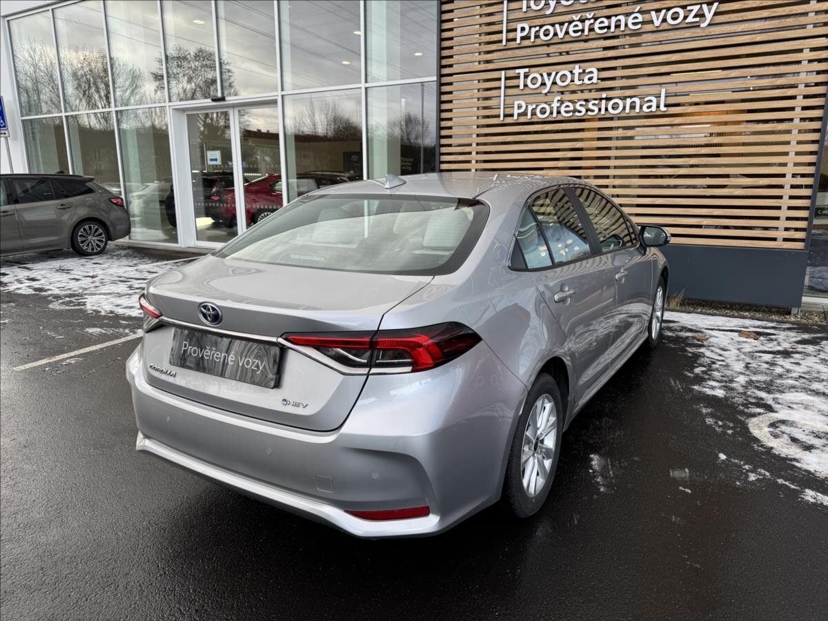 Toyota Corolla Sedan / Limuzína 1,8 l 72 kw