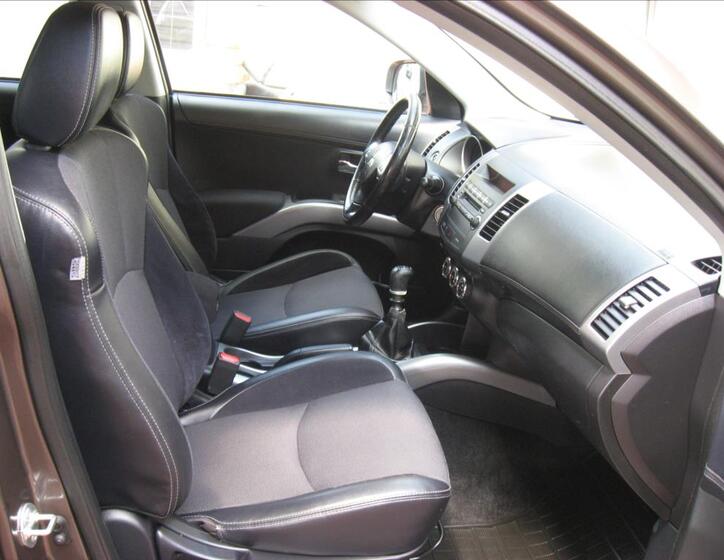 Mitsubishi Outlander 16