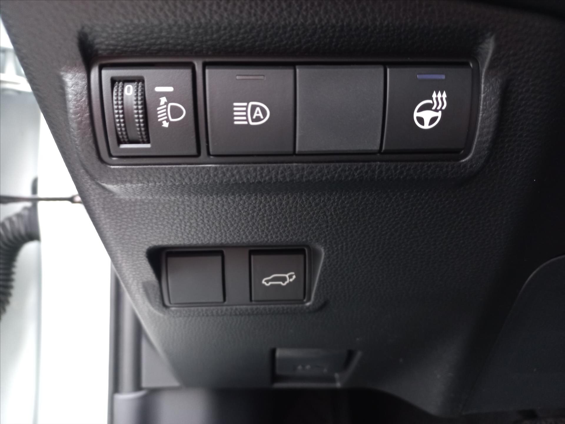 Toyota Corolla Cross CUV 1,8 l 72 kw