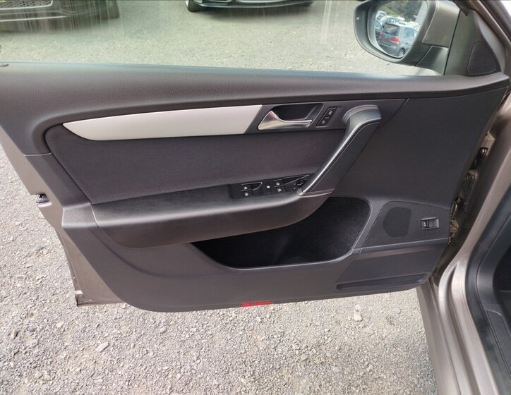 Volkswagen Passat Kombi 2,0 l 103 kw