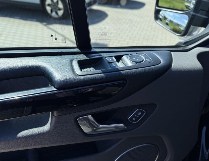 Ford Tourneo Custom MPV 2,0 l 136 kw