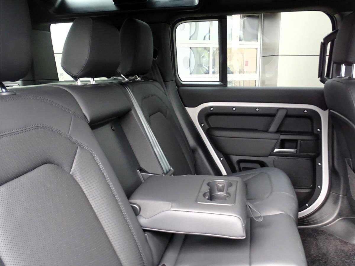 Land Rover Defender SUV 3,0 l 183 kw