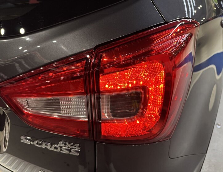 Suzuki SX4 S-Cross 12