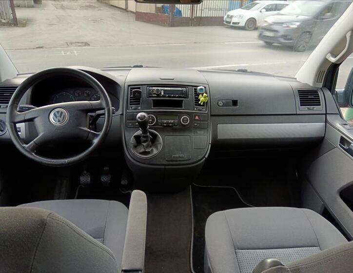 Volkswagen Multivan 17