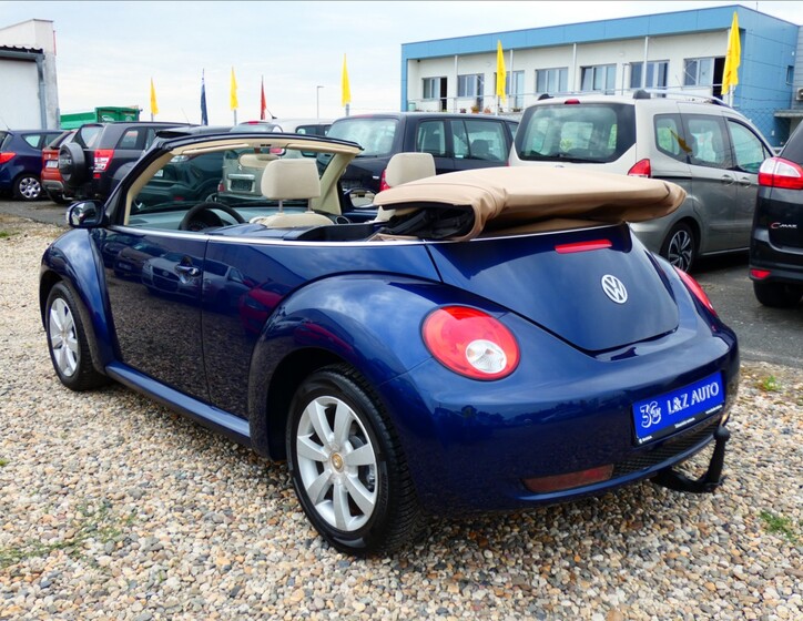 Volkswagen New Beetle 8