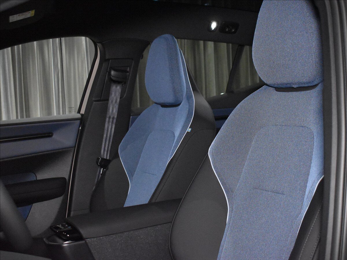 Volvo EX30 SUV / Terénní 0,0 315 kw