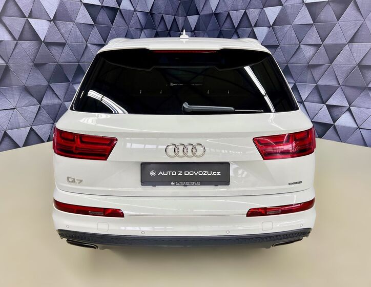 Audi Q7 6