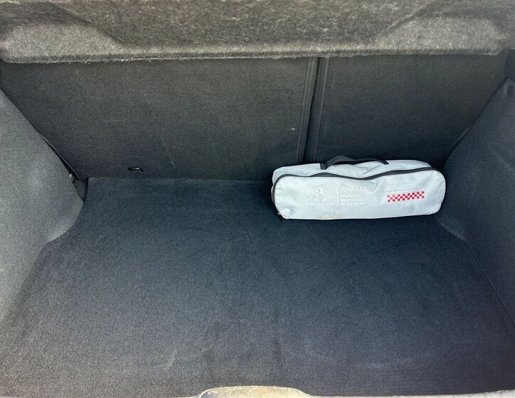 Peugeot 208 Hatchback 1,2 l 61 kw