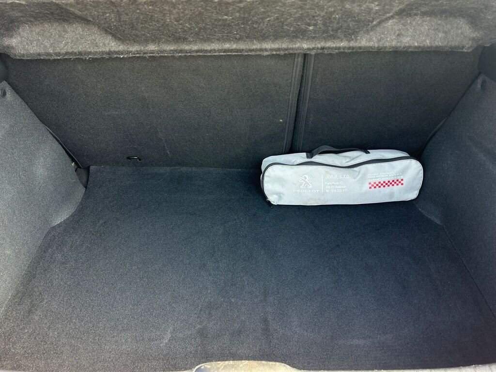 Peugeot 208 Hatchback 1,2 l 61 kw