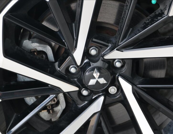 Mitsubishi Outlander SUV 2,4 l 162 kw