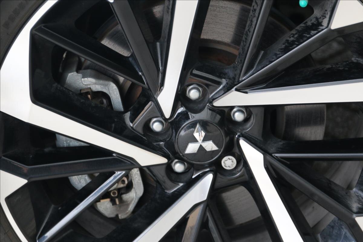 Mitsubishi Outlander SUV 2,4 l 162 kw